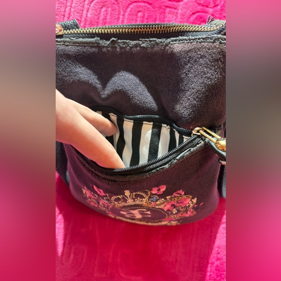Juicy Couture Black Crossbody Bag Y2K Crest Logo - Picture 11 of 16